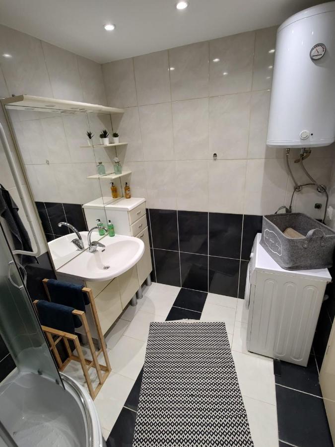 Studio Apartman Karler Карловаць Екстер'єр фото