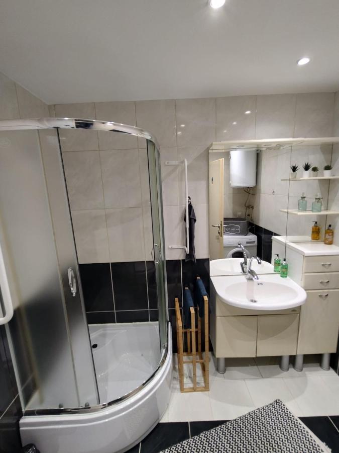 Studio Apartman Karler Карловаць Екстер'єр фото
